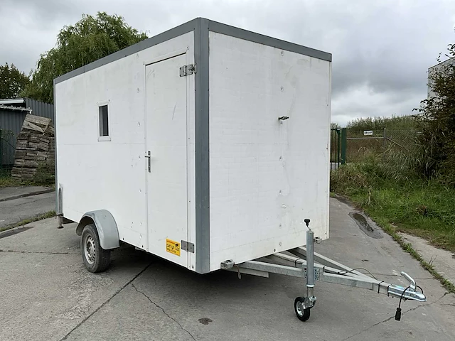 Gesloten werf-aanhangwagen - afbeelding 10 van  16