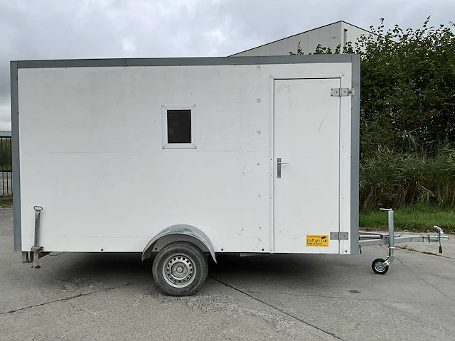 Gesloten werf-aanhangwagen - afbeelding 11 van  16
