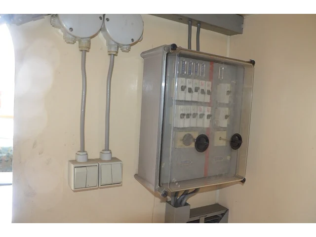 Gesloten werf container sama 410 004 - afbeelding 12 van  16