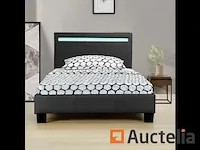 Gestoffeerd bed 90 x 200 cm met boxspring en led - afbeelding 2 van  4
