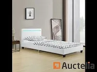 Gestoffeerd bed met led verlichting en boxspring 90 x 200 - afbeelding 2 van  5