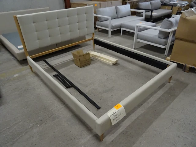 Gestoffeerd bed - afbeelding 1 van  5