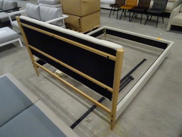 Gestoffeerd bed - afbeelding 4 van  5