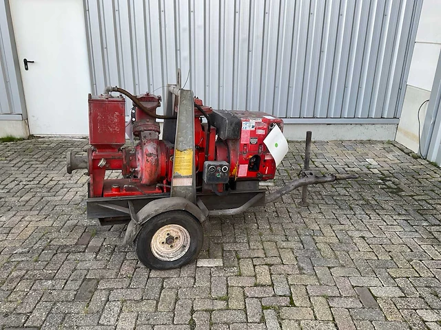 Getrokken waterpomp - afbeelding 1 van  9