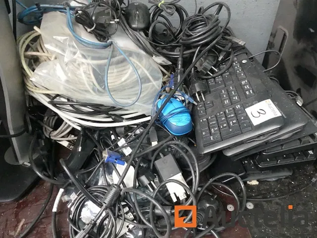 Gevarieerde computerapparatuur - afbeelding 11 van  17