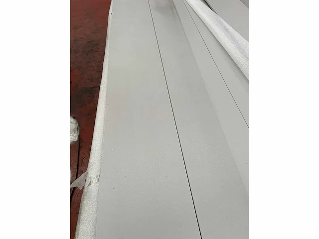 Gevelbekleding board c05 platinagrijs 2.50m x 40cm 10st - afbeelding 1 van  2