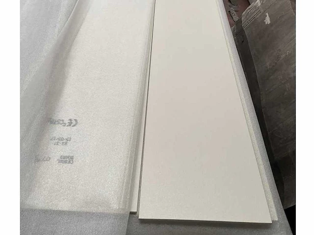 Gevelbekleding board c07 krijtwit 2.50m x 30cm 52st - afbeelding 1 van  3