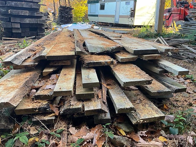 Gezaagde restjes in eiken planken - afbeelding 5 van  5