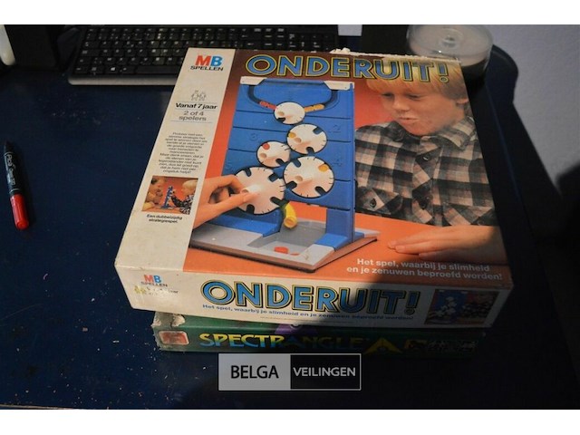 Gezelschapspelletjes onderuit en spectrangle - afbeelding 1 van  3