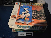 Gezelschapspelletjes onderuit en spectrangle - afbeelding 1 van  3