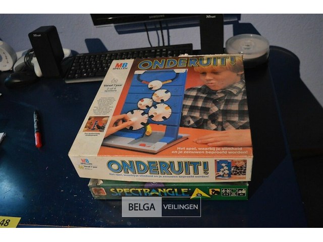 Gezelschapspelletjes onderuit en spectrangle - afbeelding 2 van  3