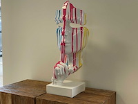 Gezicht van stilte ssshht h63cm wit trash - afbeelding 3 van  3