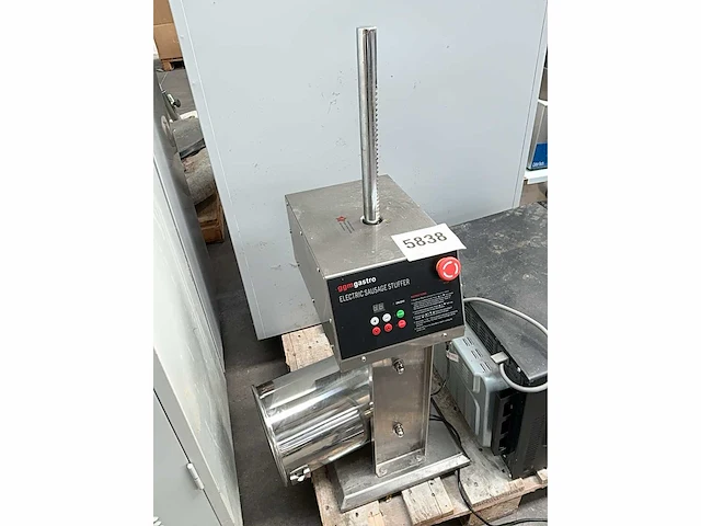 Ggmgastro ewfmh10 elektrische worstenmachine - afbeelding 2 van  6