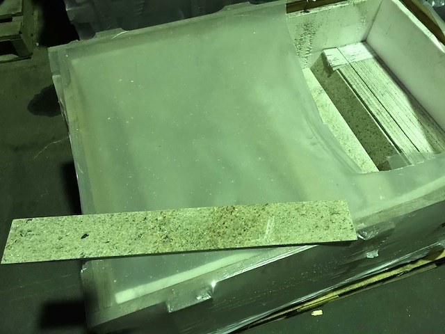 Ghibli plinten ca 66 lm - afbeelding 1 van  3