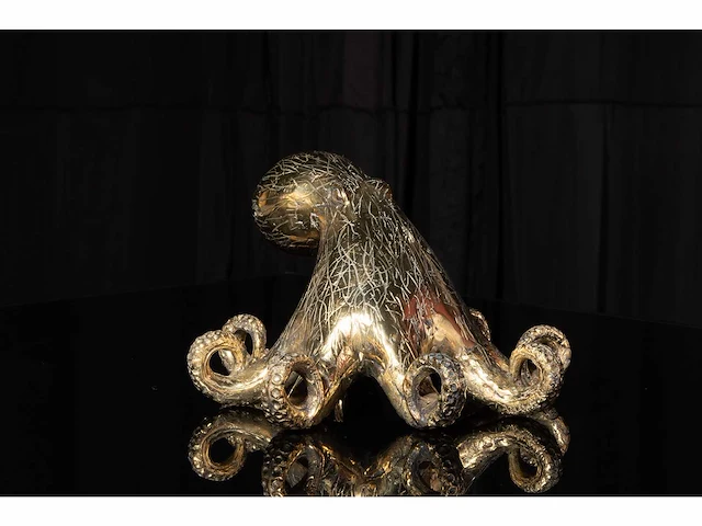 Giant octopus sculptuur in goud brons -15_25_25 cm - certificaat - genummerde editie - afbeelding 3 van  7