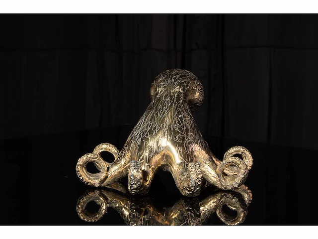 Giant octopus sculptuur in goud brons -15_25_25 cm - certificaat - genummerde editie - afbeelding 4 van  7