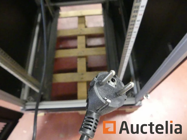 Gigamedia serverkast - afbeelding 2 van  11