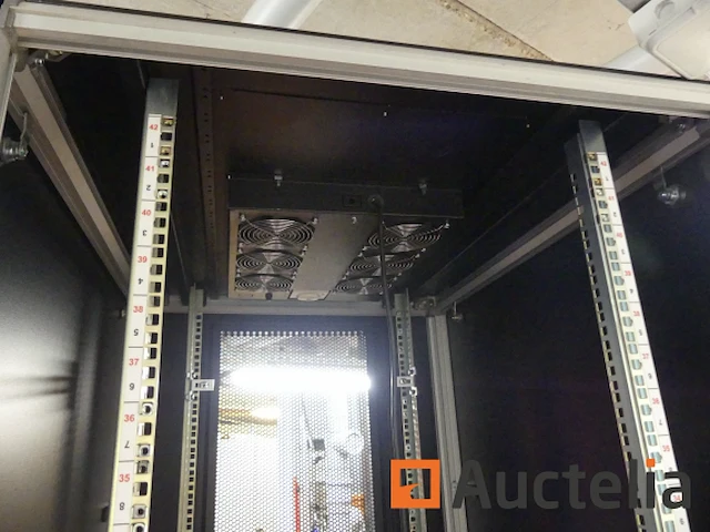 Gigamedia serverkast - afbeelding 4 van  11