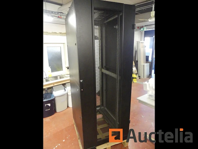 Gigamedia serverkast - afbeelding 8 van  11
