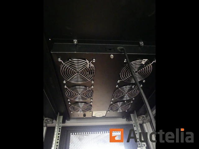 Gigamedia serverkast - afbeelding 10 van  11