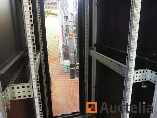 Gigamedia serverkast - afbeelding 11 van  11