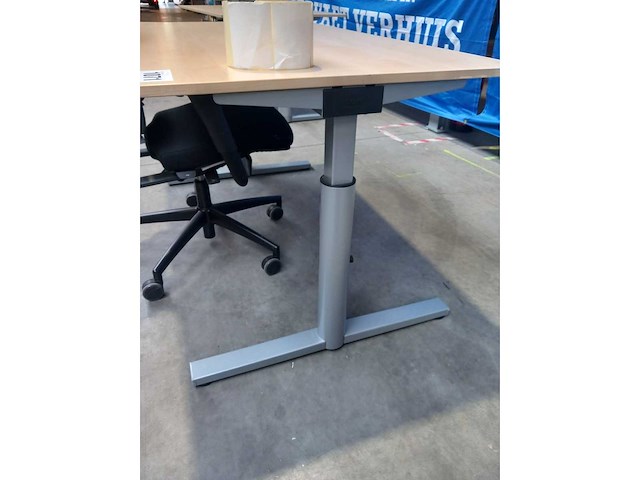 Gispen bureautafel + axia bureaustoel - afbeelding 3 van  5
