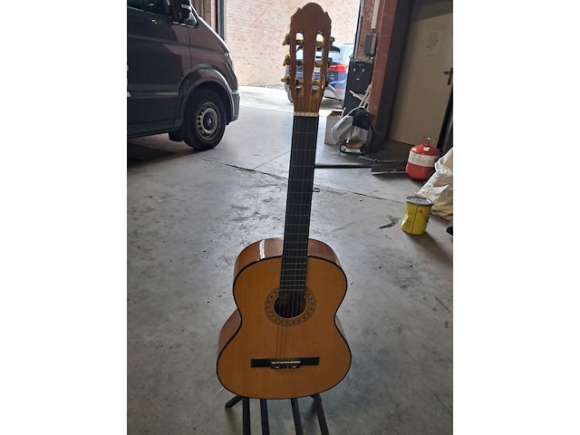 Gitaar in perfecte staat - afbeelding 1 van  4