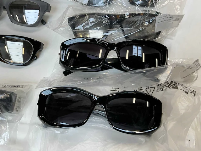 Givenchy zonnebril (8x) - afbeelding 2 van  7
