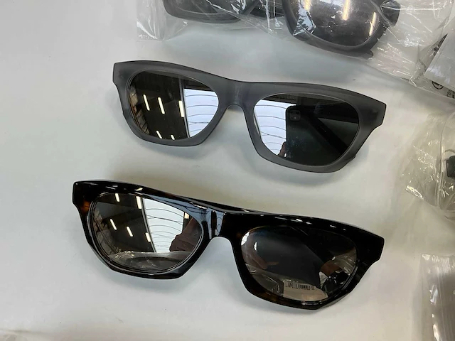 Givenchy zonnebril (8x) - afbeelding 4 van  7