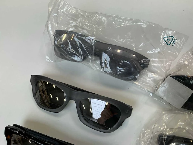 Givenchy zonnebril (8x) - afbeelding 5 van  7