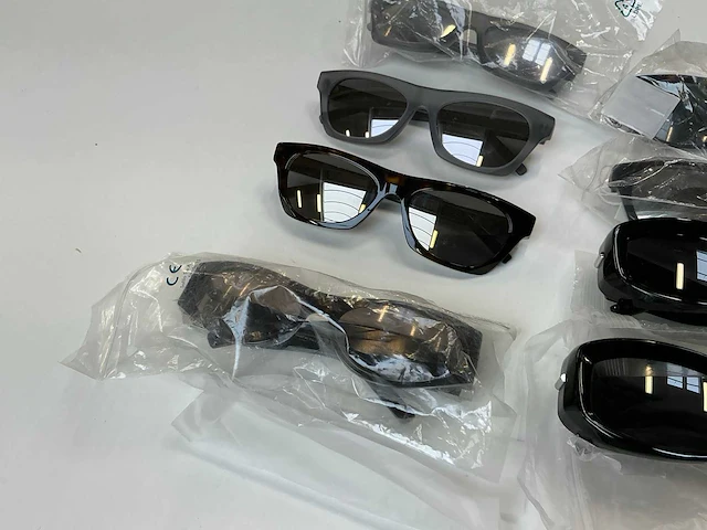 Givenchy zonnebril (8x) - afbeelding 6 van  7