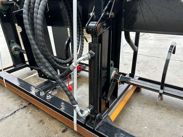 Giyi - 2025 - hbc85 - voorzetapparatuur - balenklem - afbeelding 2 van  13