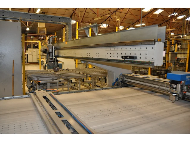 Glass cutting machine with two cutter heads bystronic - afbeelding 12 van  14