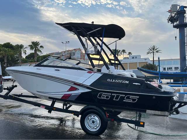 Glastron gts 187 boot - afbeelding 1 van  3