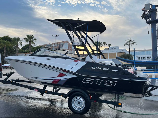 Glastron gts 187 boot - afbeelding 1 van  3