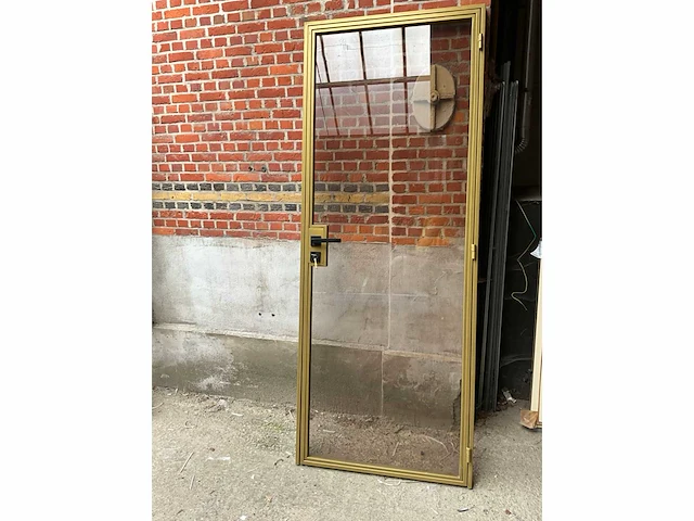Glazen deur met aluminium kader – ral 1036 goud - afbeelding 2 van  8
