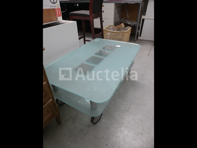 Glazen en metalen salontafel op wielen - afbeelding 1 van  3