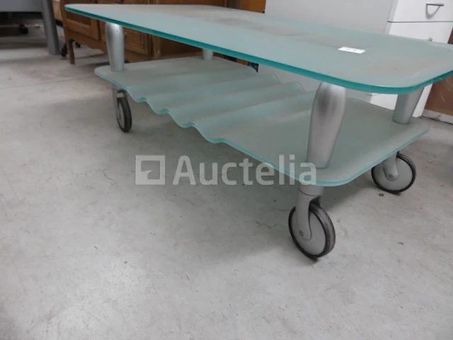 Glazen en metalen salontafel op wielen - afbeelding 3 van  3