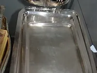 Glazen karaf met 3 glazen verzilverde voet, verzilverd messen, 4 inox dienbladen, 2 verzilverde koffietassen met filter - afbeelding 6 van  6