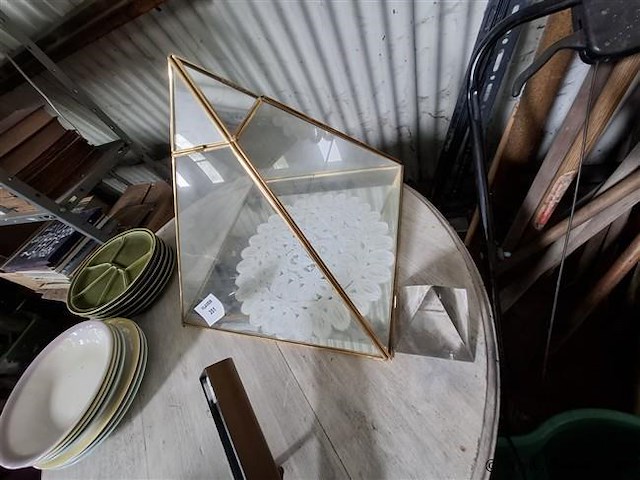 Glazen pyramide - afbeelding 1 van  2