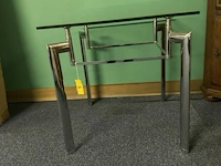 Glazen tafeltje met chromé onderstel - afbeelding 1 van  3