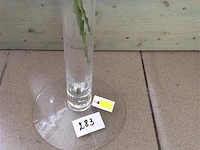 Glazen vaas + inhoud - afbeelding 2 van  3