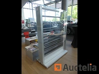 Glazen vitrinekast op wielen - afbeelding 1 van  4