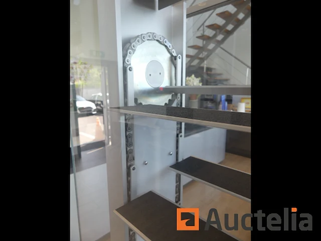 Glazen vitrinekast op wielen - afbeelding 2 van  4