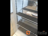 Glazen vitrinekast op wielen - afbeelding 4 van  4