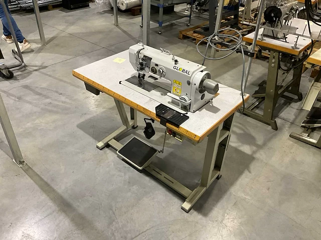 Global 1naalds ledermachine met wielaandrijving - afbeelding 1 van  3