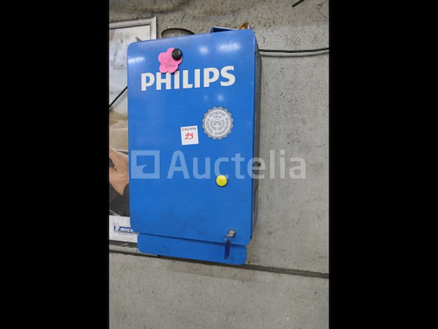 Gloeilampen en wandkast - afbeelding 1 van  2