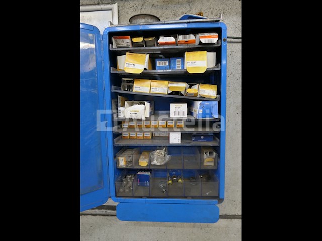 Gloeilampen en wandkast - afbeelding 2 van  2