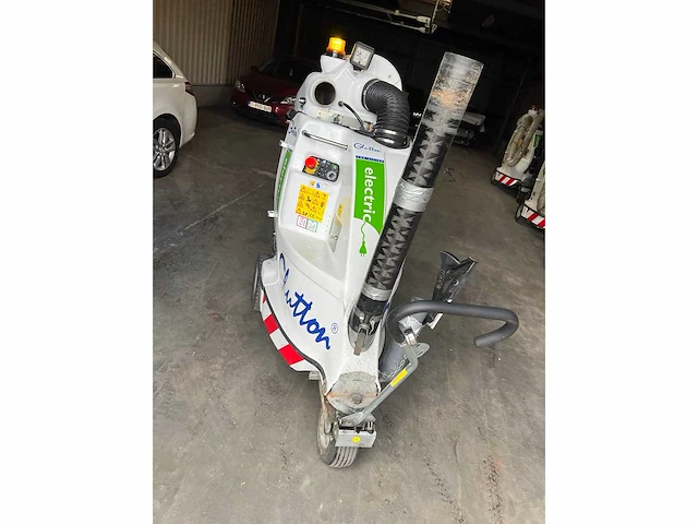 Glutton - 2018 - collect 2411 electric - straatveegmachine - afbeelding 3 van  10