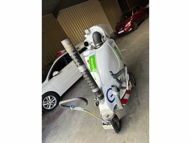 Glutton - 2018 - collect 2411 electric - straatveegmachine - afbeelding 4 van  10